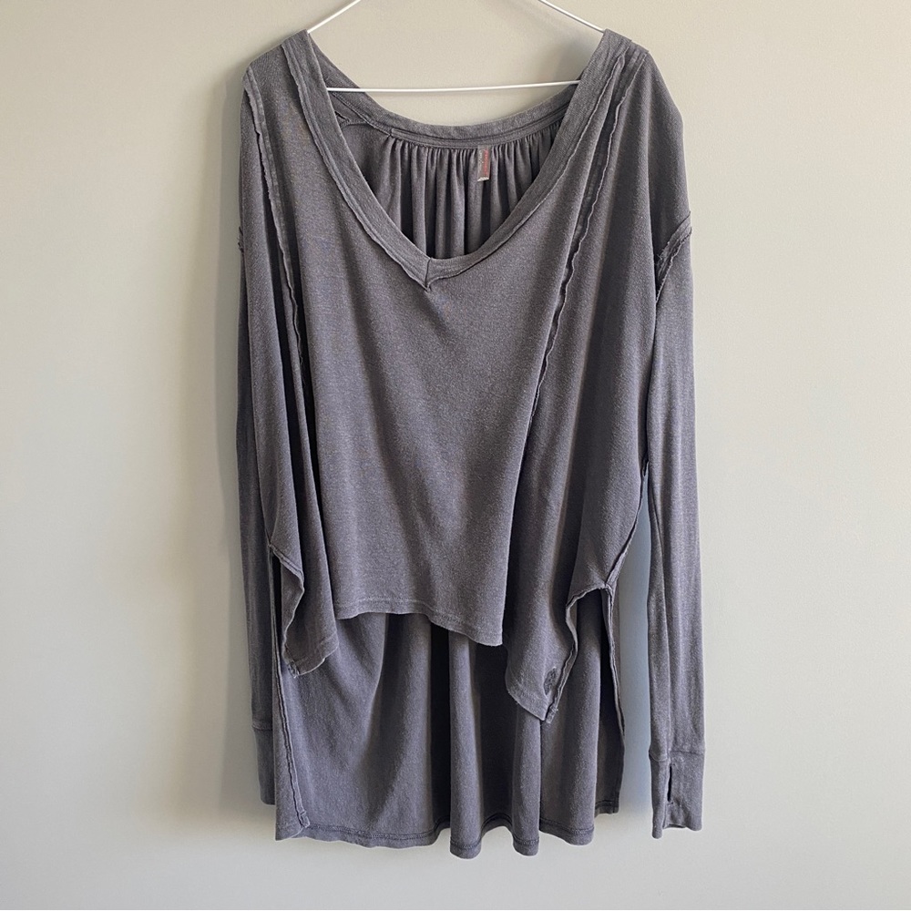 Free people movement grey high low long sleeve v-neck tee Sz small